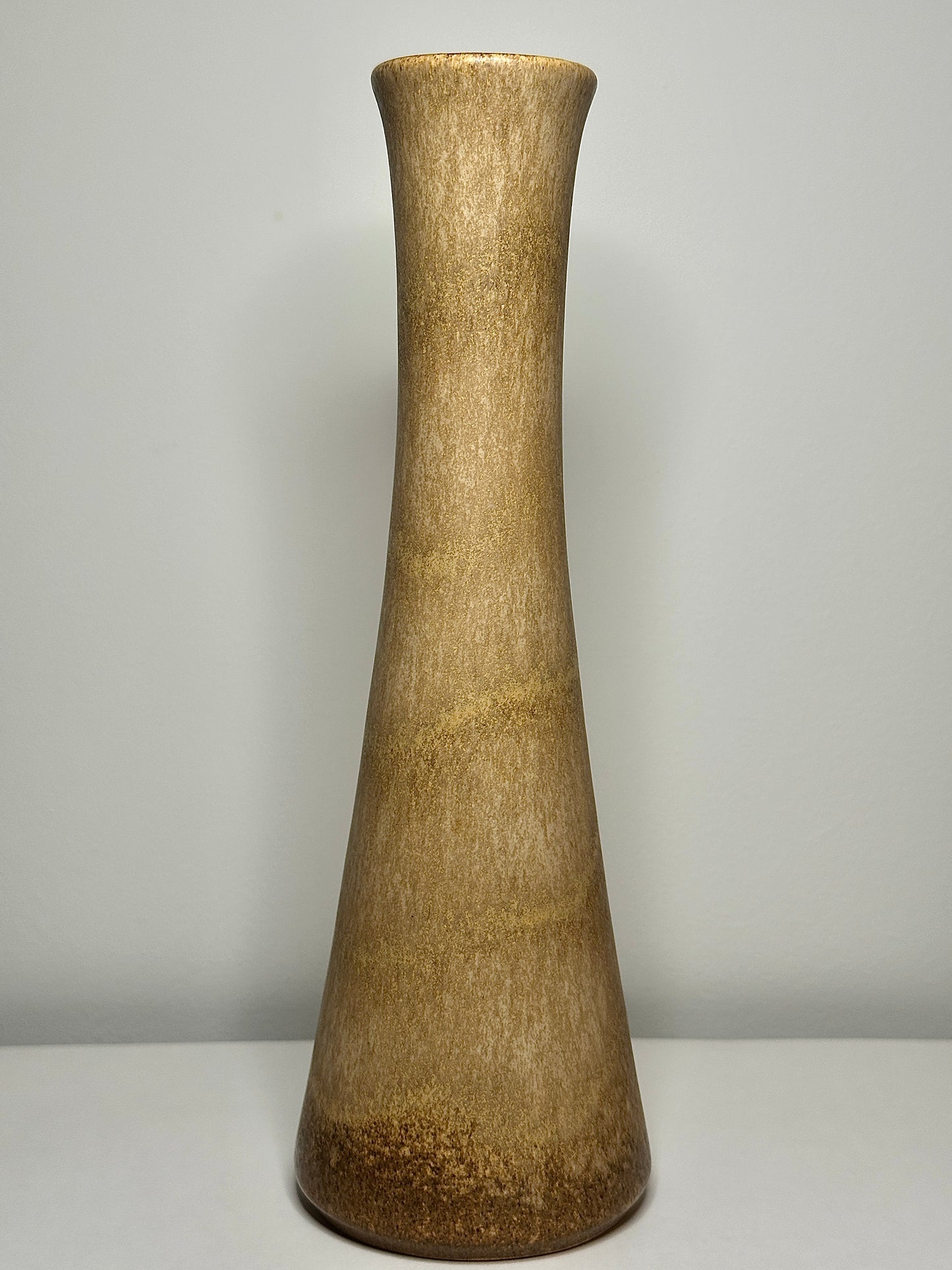 Vază ceramică vintage, siluetă înaltă, glazură naturală